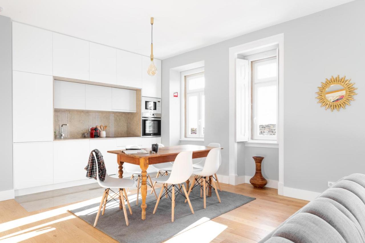 Joivy Marvelous 3-Bed Home With Astonishing View And Terrace, Nearby St George Castle Lisbona Esterno foto
