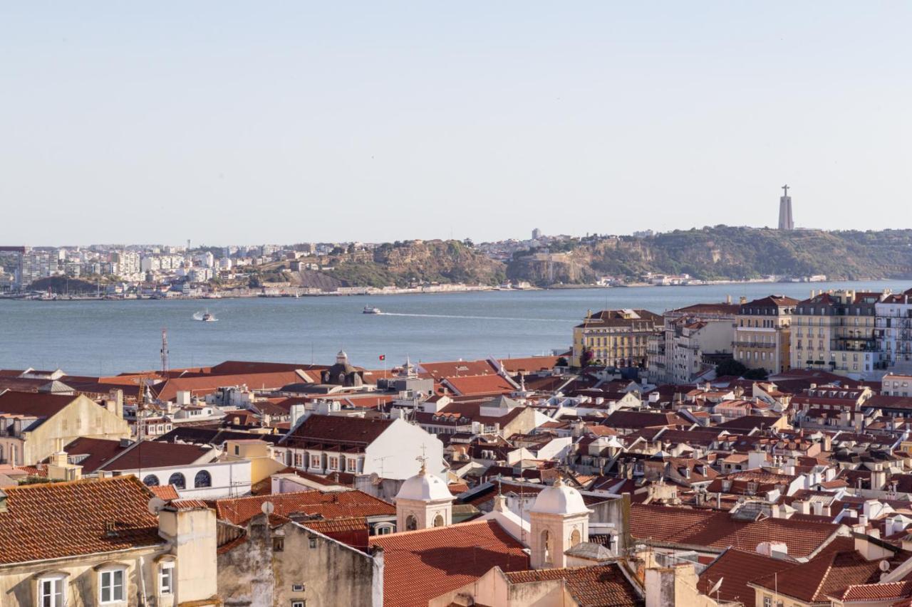 Joivy Marvelous 3-Bed Home With Astonishing View And Terrace, Nearby St George Castle Lisbona Esterno foto