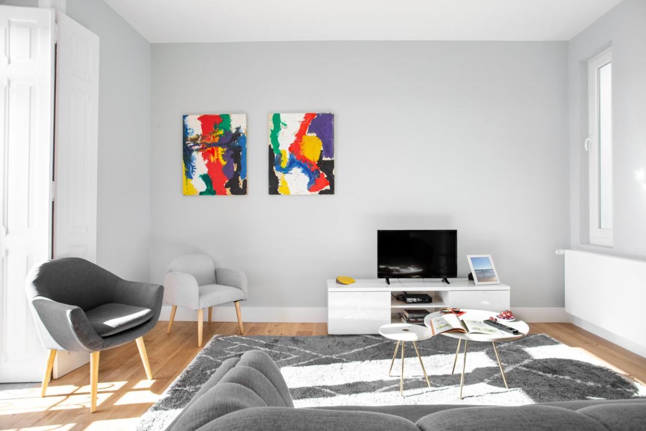 Joivy Marvelous 3-Bed Home With Astonishing View And Terrace, Nearby St George Castle Lisbona Esterno foto