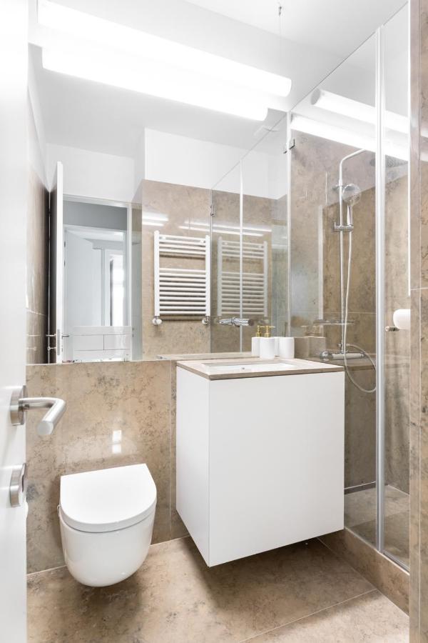 Joivy Marvelous 3-Bed Home With Astonishing View And Terrace, Nearby St George Castle Lisbona Esterno foto