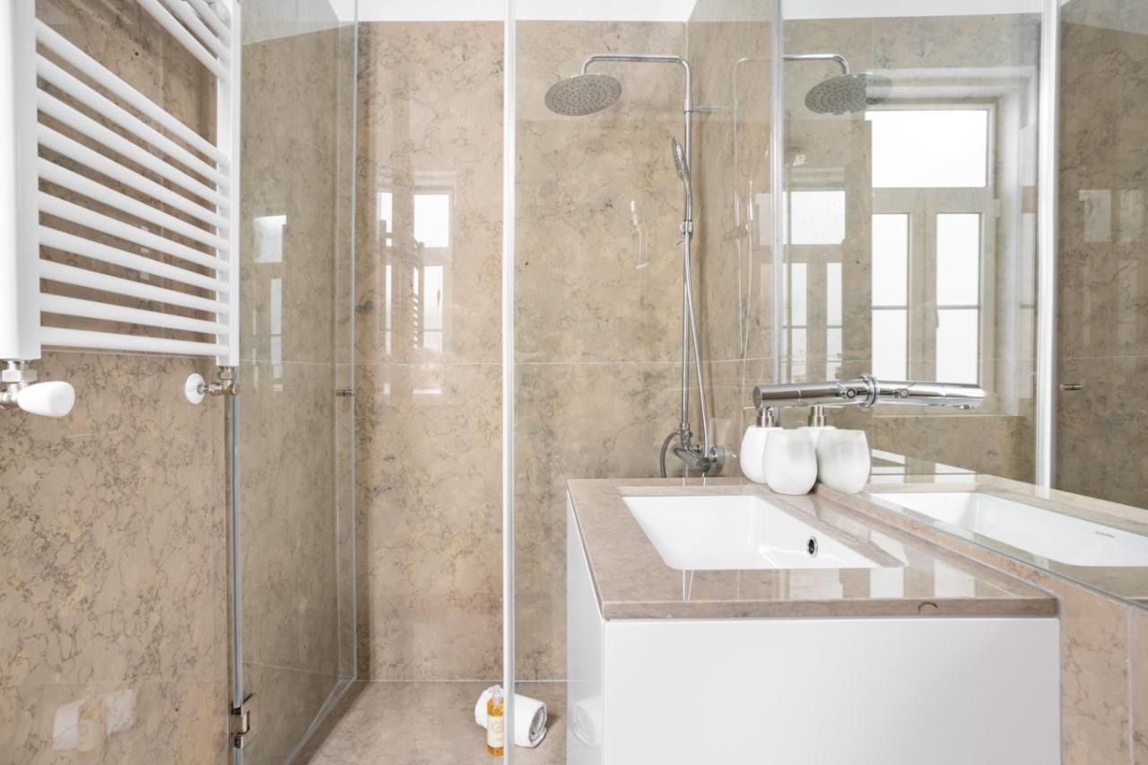 Joivy Marvelous 3-Bed Home With Astonishing View And Terrace, Nearby St George Castle Lisbona Esterno foto