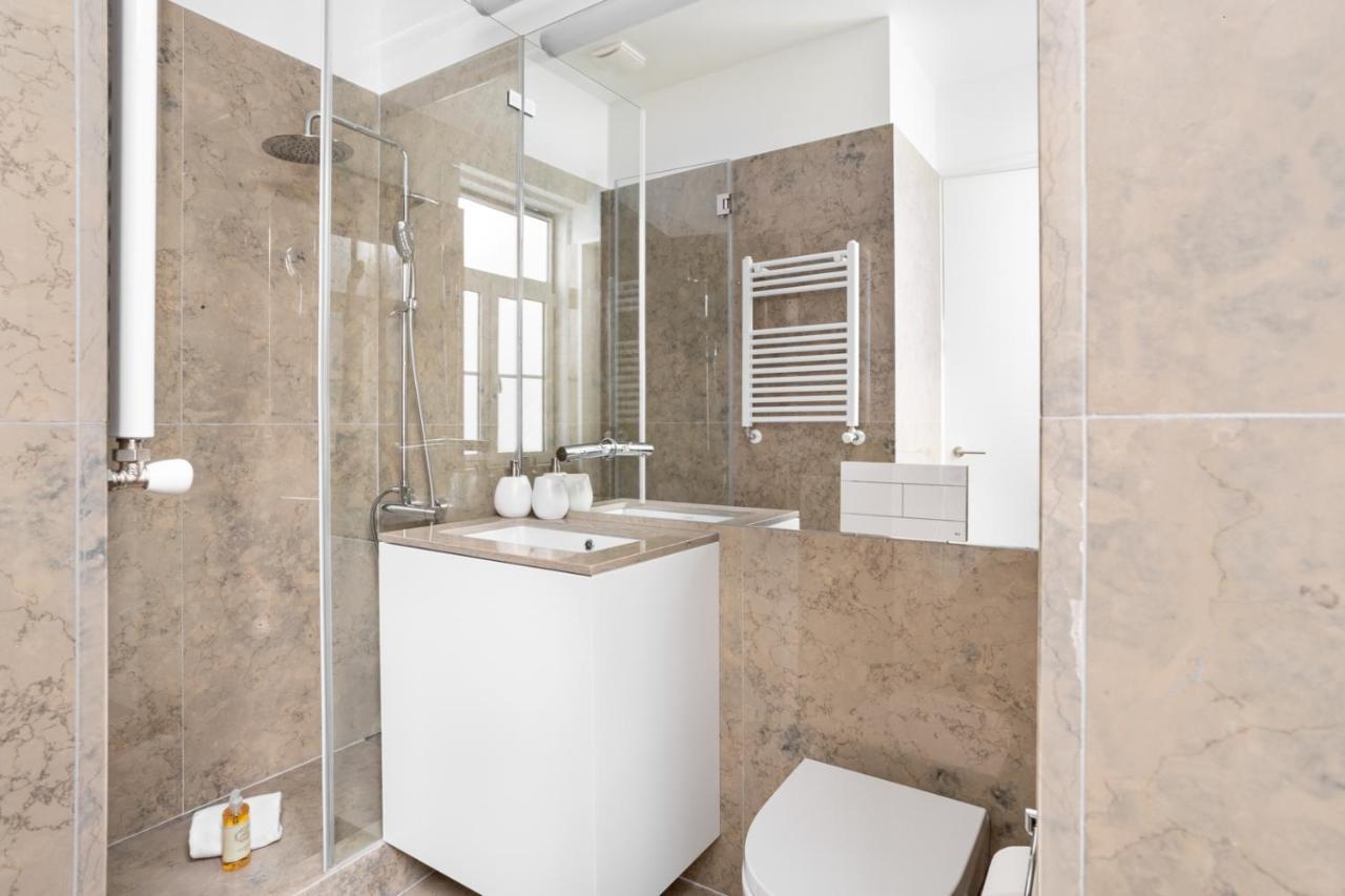 Joivy Marvelous 3-Bed Home With Astonishing View And Terrace, Nearby St George Castle Lisbona Esterno foto