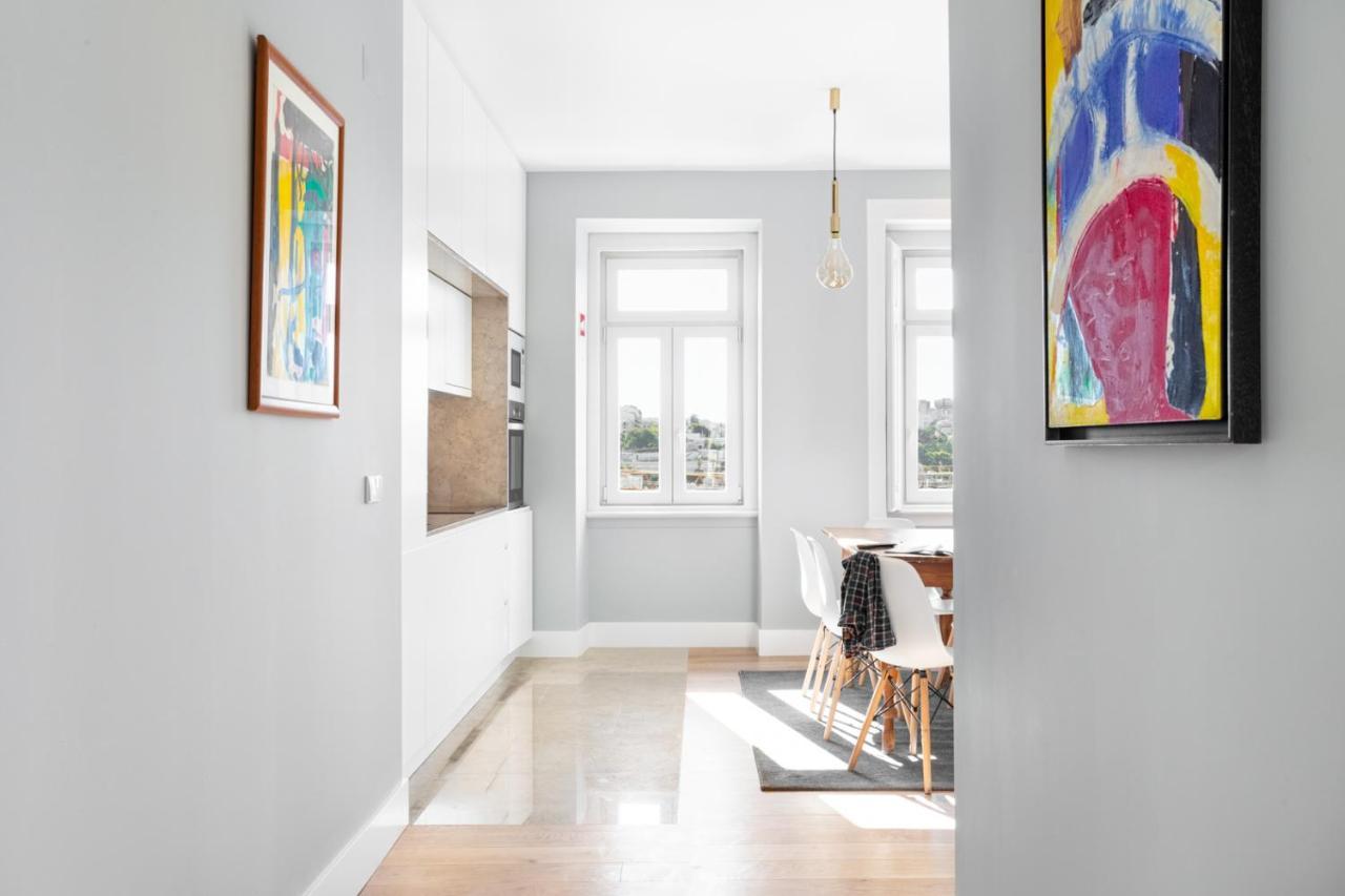 Joivy Marvelous 3-Bed Home With Astonishing View And Terrace, Nearby St George Castle Lisbona Esterno foto