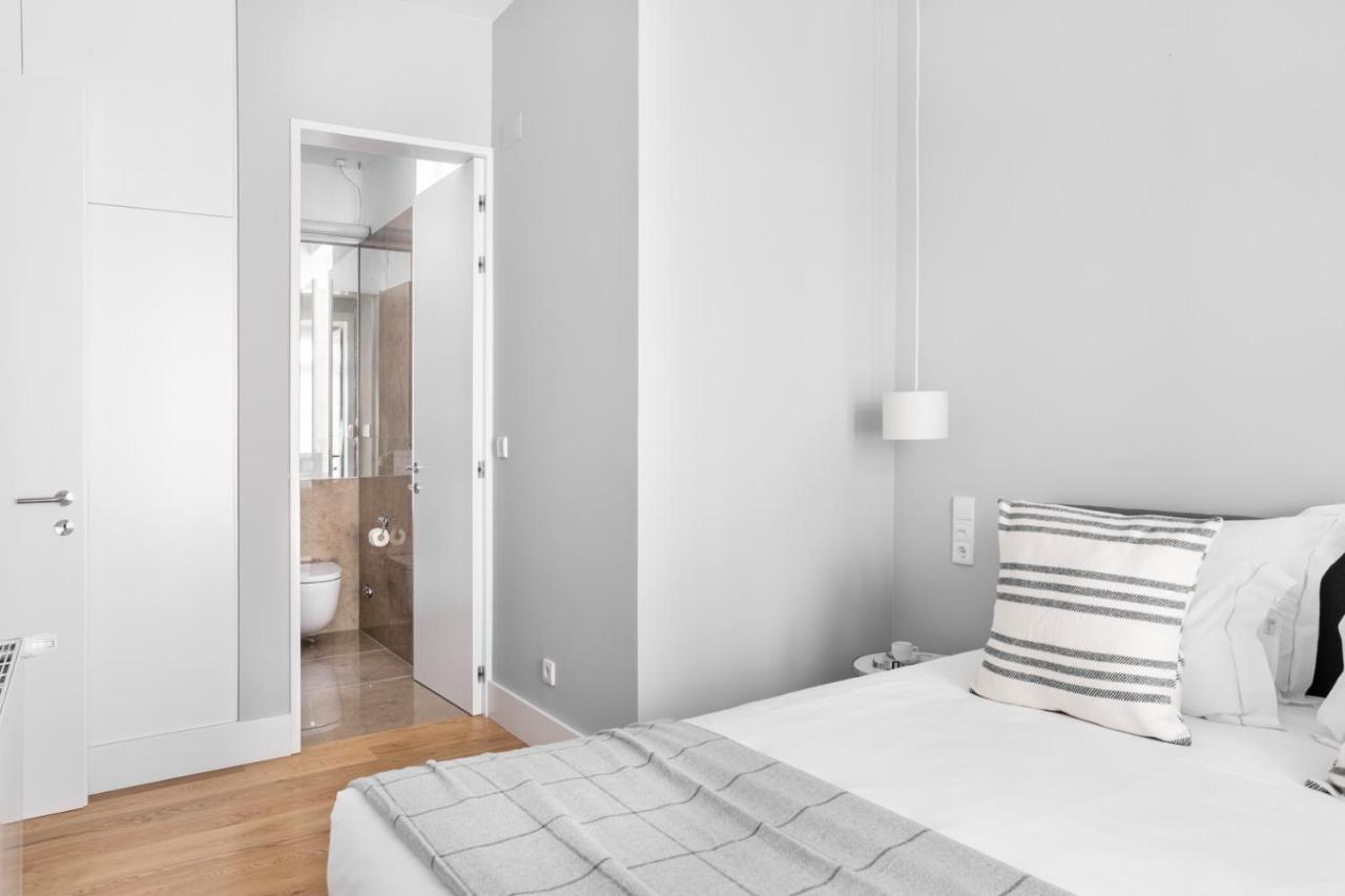 Joivy Marvelous 3-Bed Home With Astonishing View And Terrace, Nearby St George Castle Lisbona Esterno foto